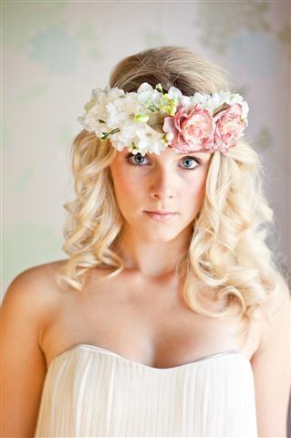 Wedding hair dos that compliment a look